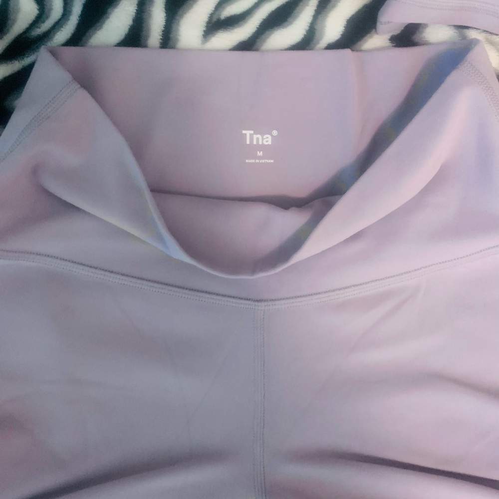 Aritzia TNA butter legging - Picture 3 of 3